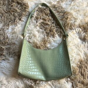 Elegant Green Crocodile-Embossed Shoulder Bag